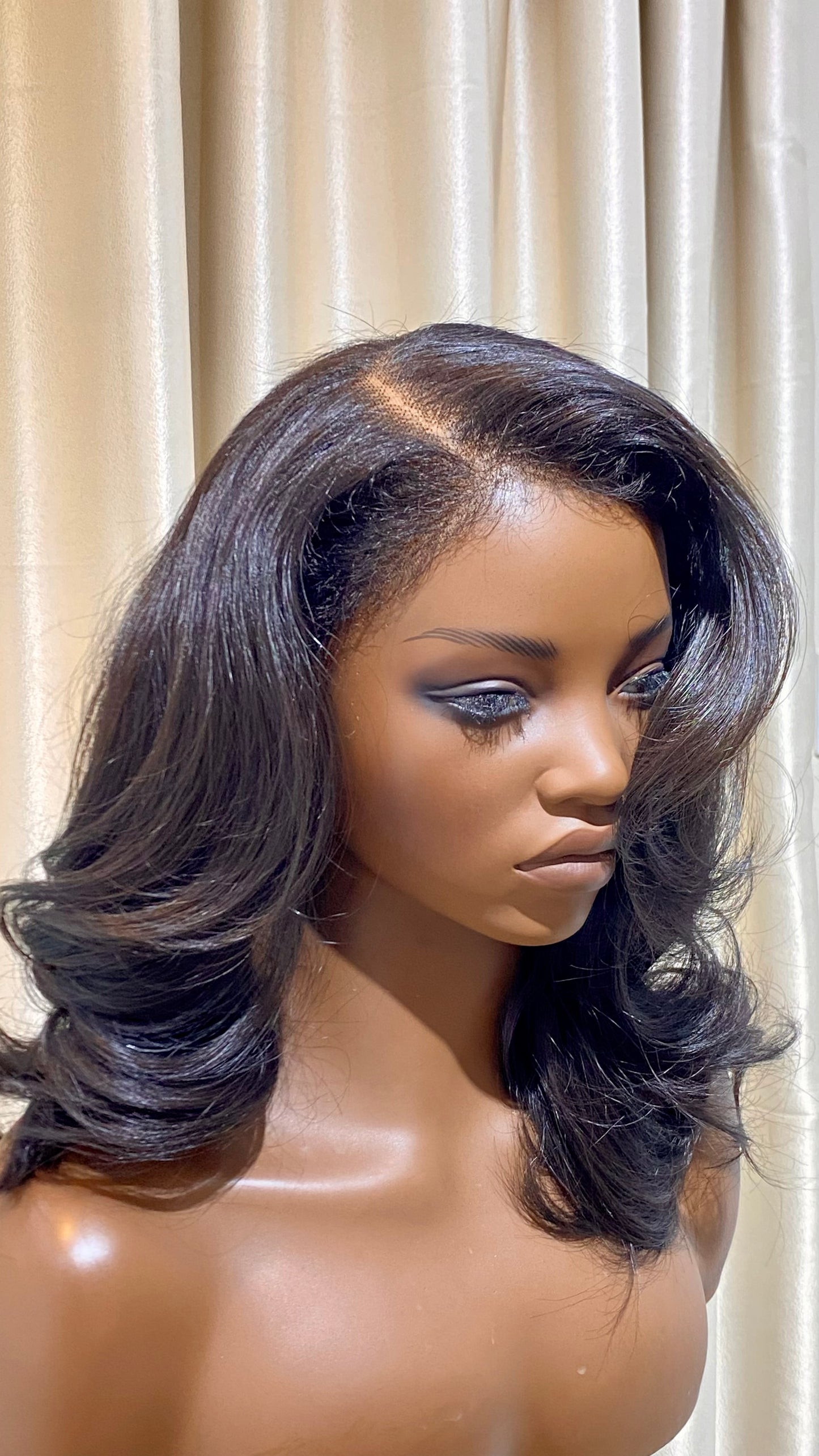 Lori side closure bob