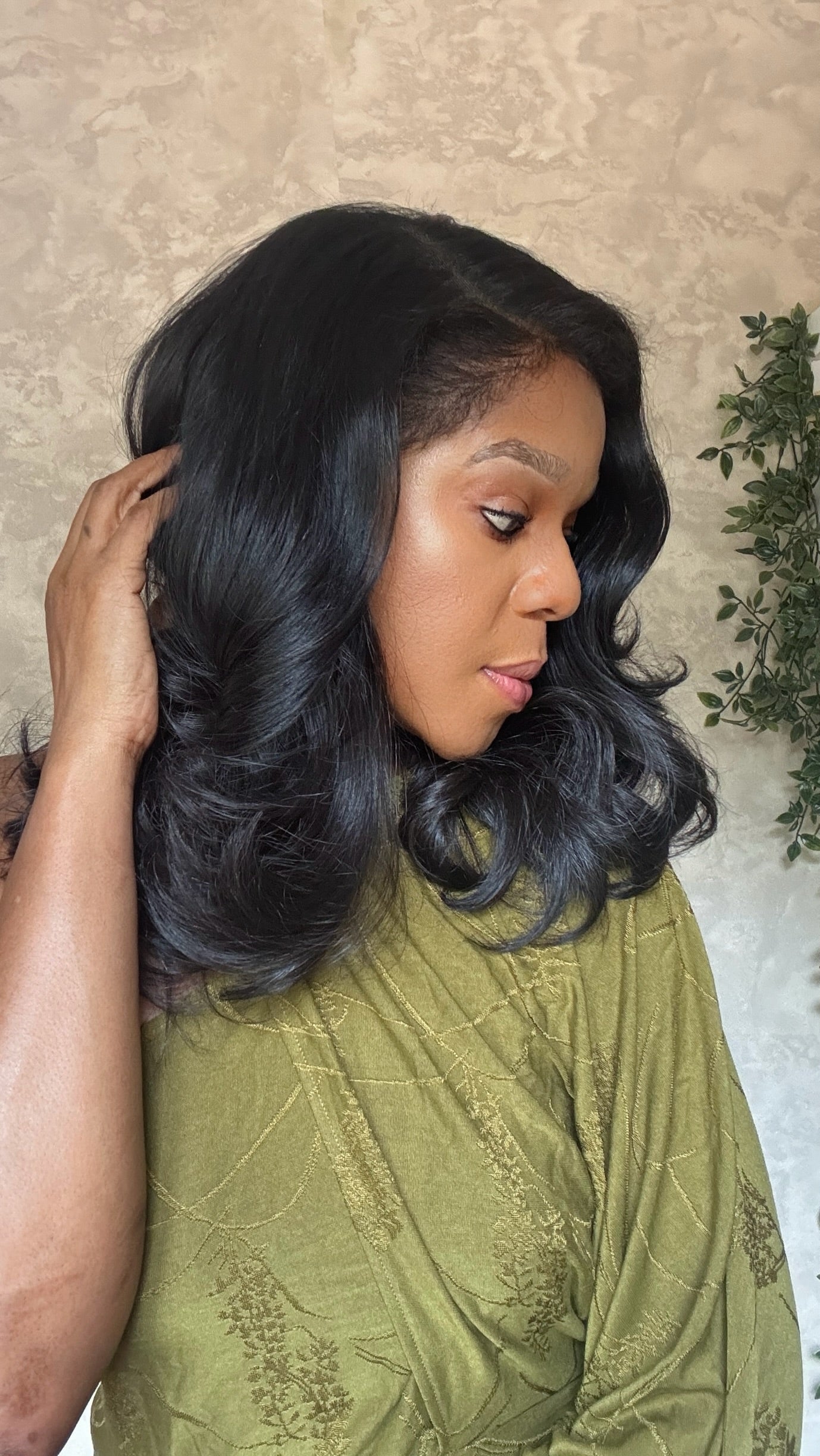 Lori side closure bob