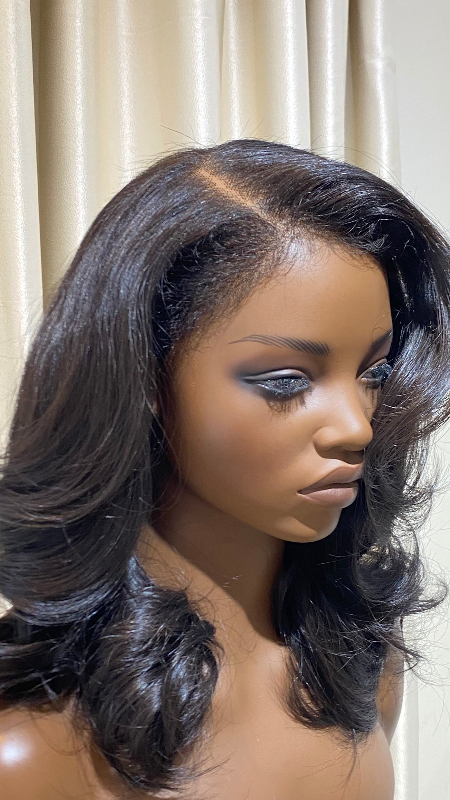 Lori side closure bob